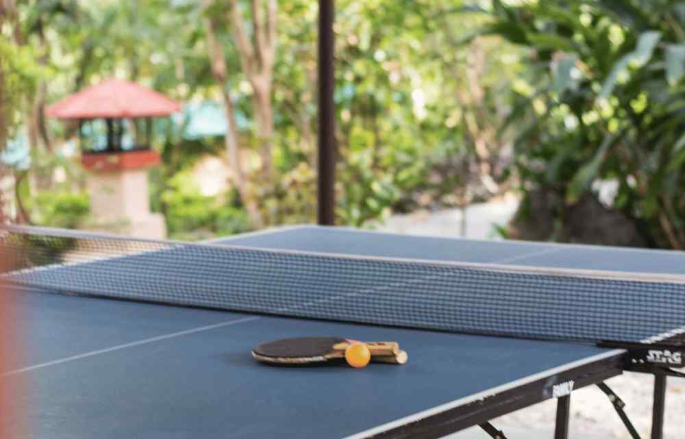 An image of a tennis table placed on the outdoors