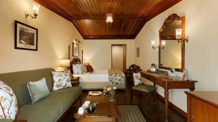 The Naini Retreat- Lake Front Living Space