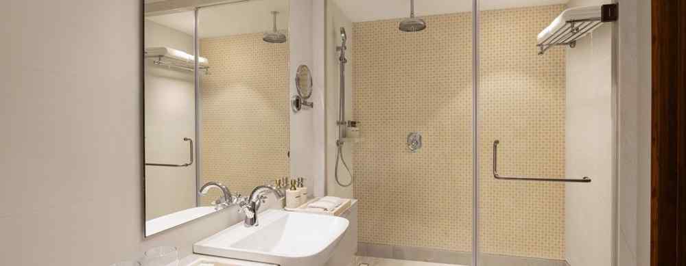 Dlx Kids Haven Washroom